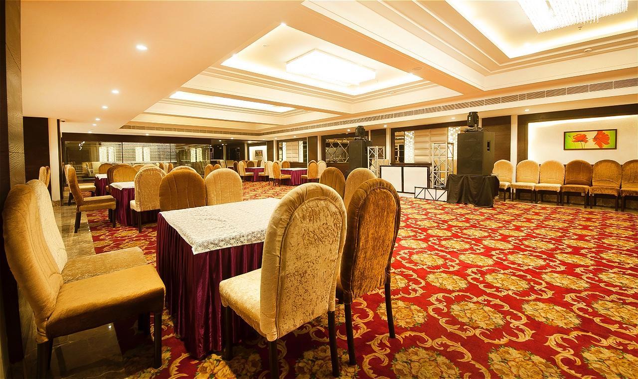 The Palm Court Hotel Ludhiana Eksteriør billede