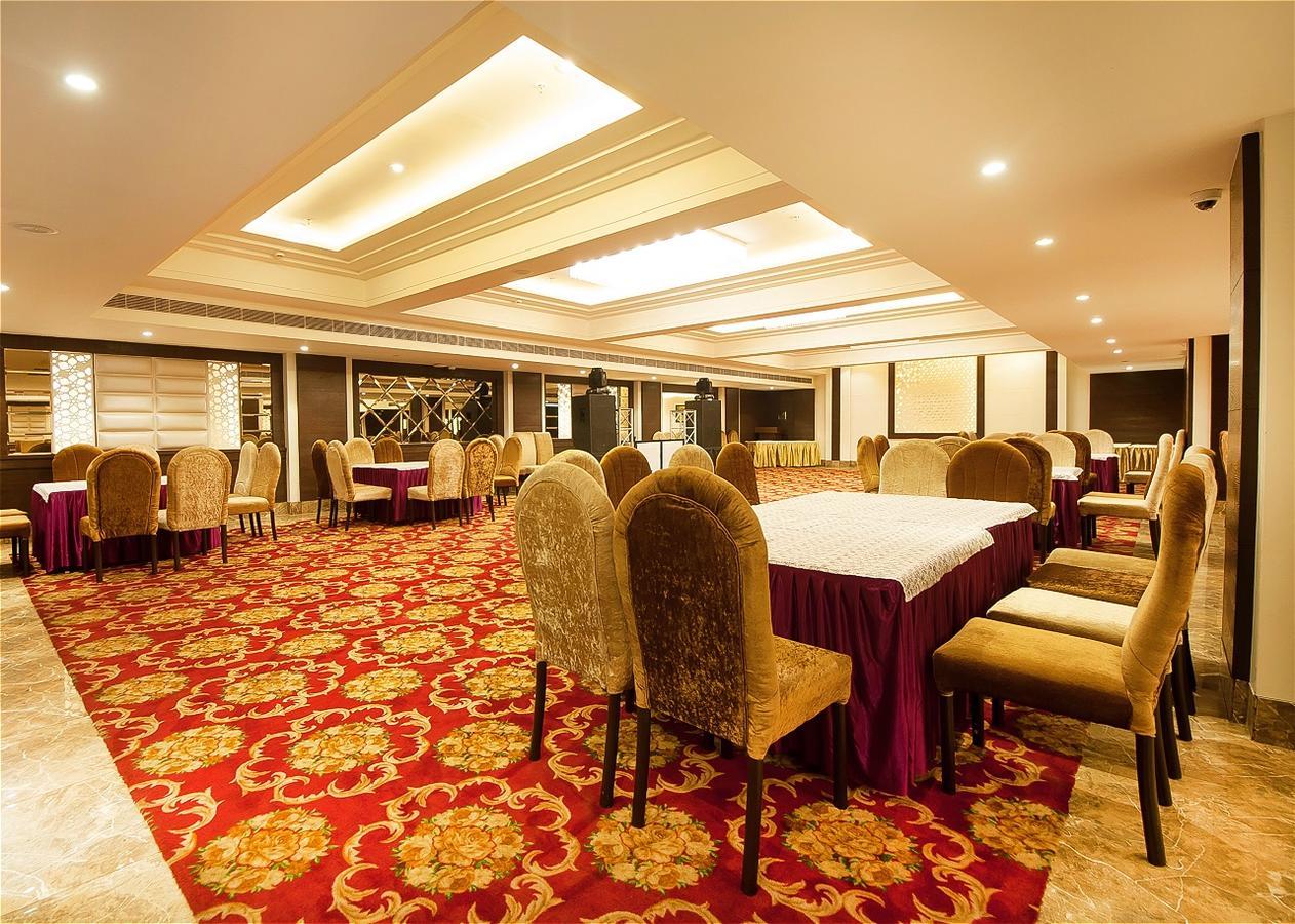 The Palm Court Hotel Ludhiana Eksteriør billede