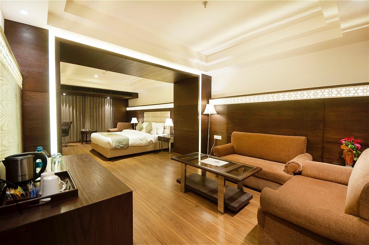The Palm Court Hotel Ludhiana Eksteriør billede