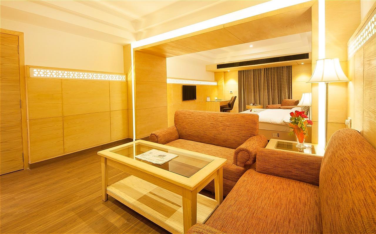 The Palm Court Hotel Ludhiana Eksteriør billede