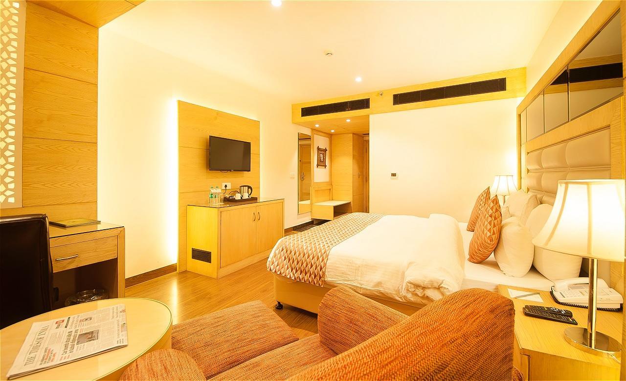 The Palm Court Hotel Ludhiana Eksteriør billede