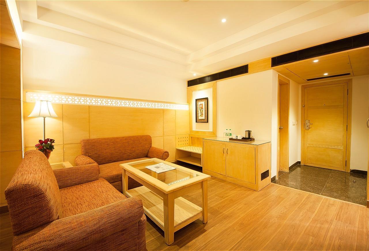 The Palm Court Hotel Ludhiana Eksteriør billede