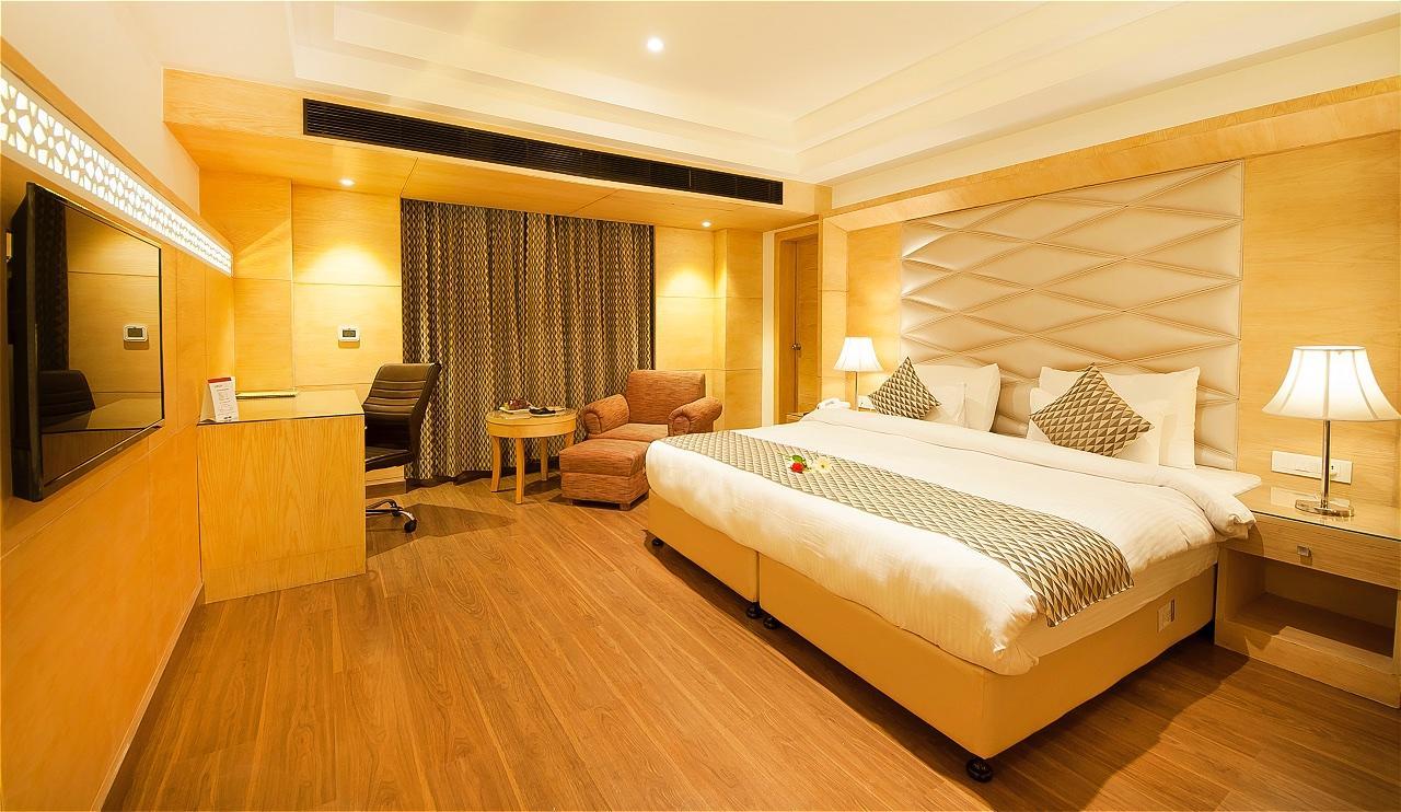 The Palm Court Hotel Ludhiana Eksteriør billede